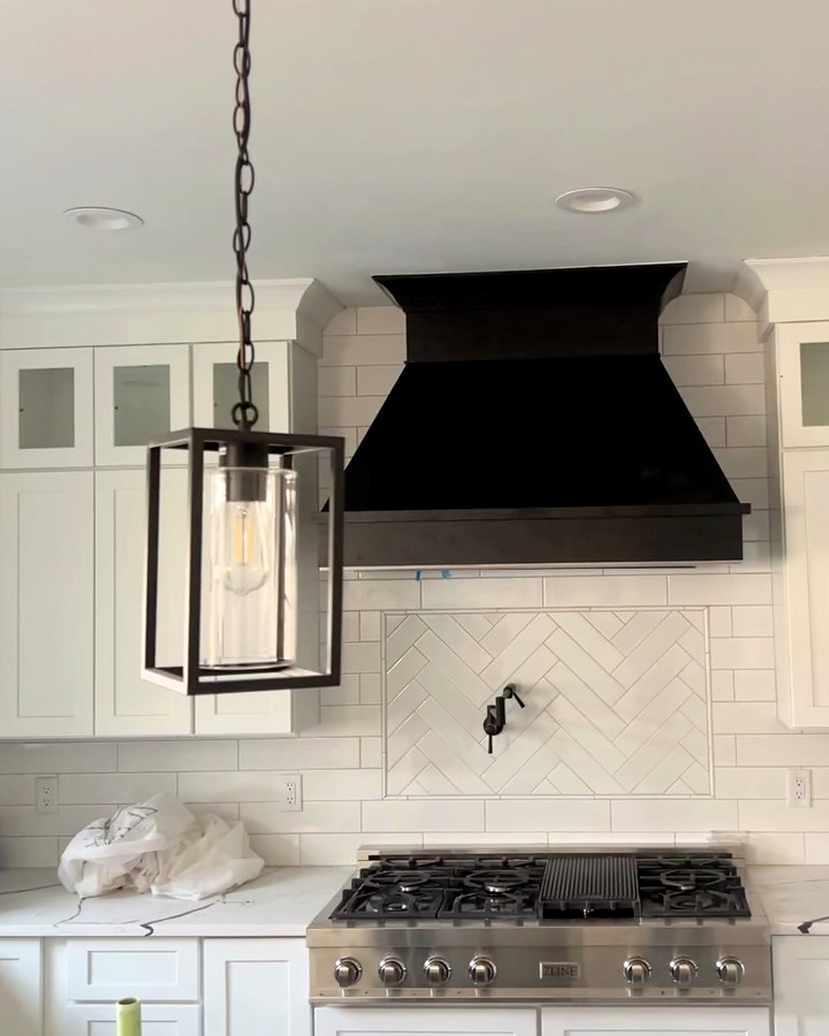 Built-in wet bar with custom millwork
